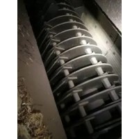 个人自用粉碎机 3米输送机 100A断路器3台出售