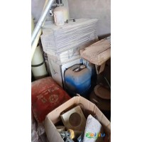 出售一吨搅拌桶 四头灌装机 污水过滤机 打标机