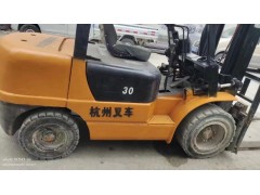 三吨杭州叉车，升高3米，手动挡，490发动机，四个实心胎，质量很好图3