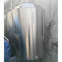 济南尊皇啤酒设备 300升糖化 600升发酵 发酵罐8个 两台制冷机等整套自酿啤酒设备