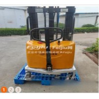 处理堆物叉车