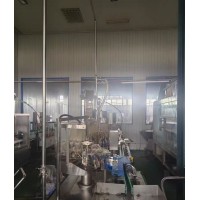 玻璃瓶塑料瓶灌装设备一条，鑫锋机械品牌，带负压灌装机，整套设备完整，可正常使用，有需要的来聊