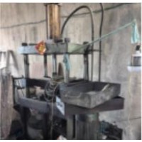 出售 四柱液压机