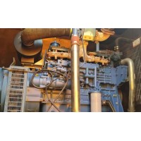 出售移动柴油发电机组，黄色外观，带拖车